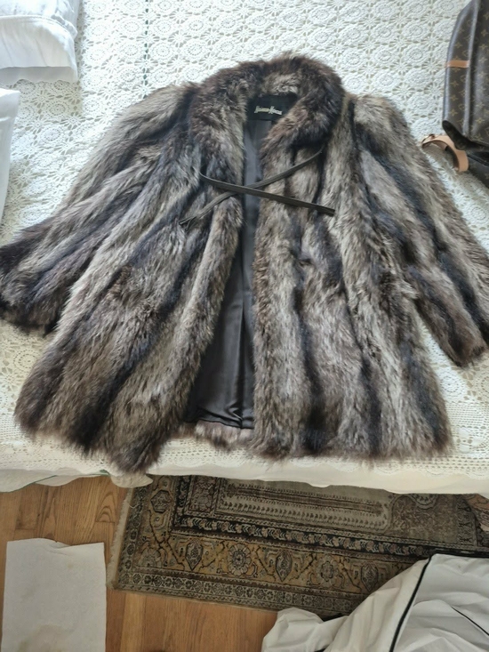 Neiman Marcus Jackets & Blazers - Vintage 1960sish Women's Raccoon Fur Coat